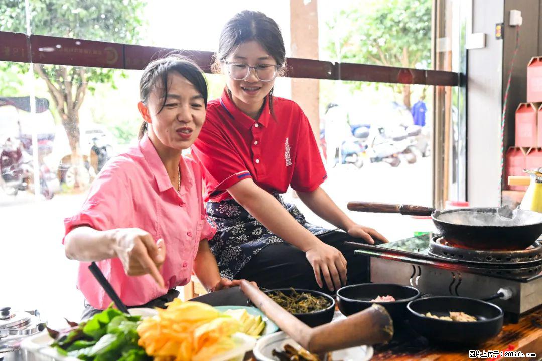 全网追的“扁担女孩”，找了一份暑假工，时薪12元 - 福州生活资讯 - 福州28生活网 fz.28life.com